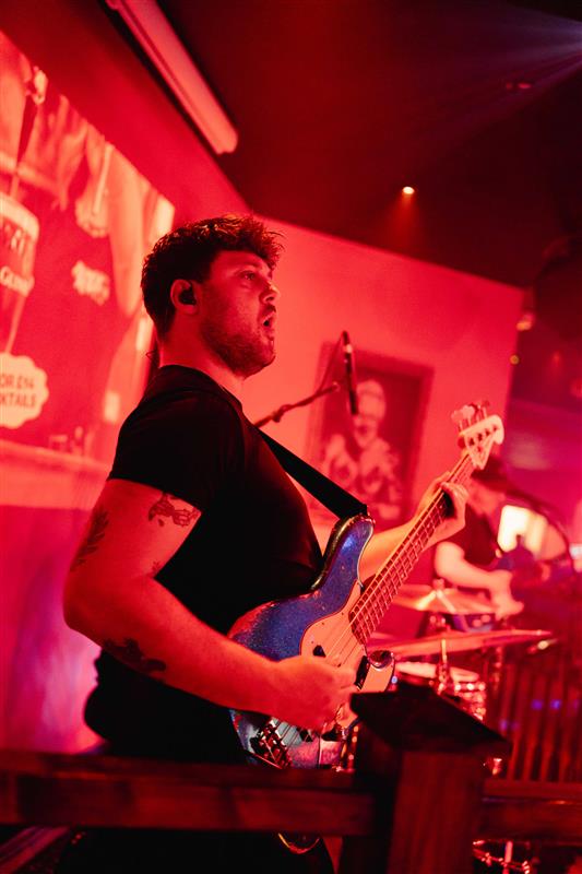 Live guitar player