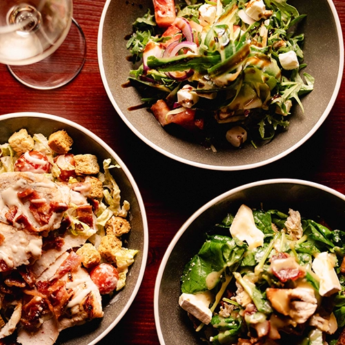 Refreshing salads with vegatarian options