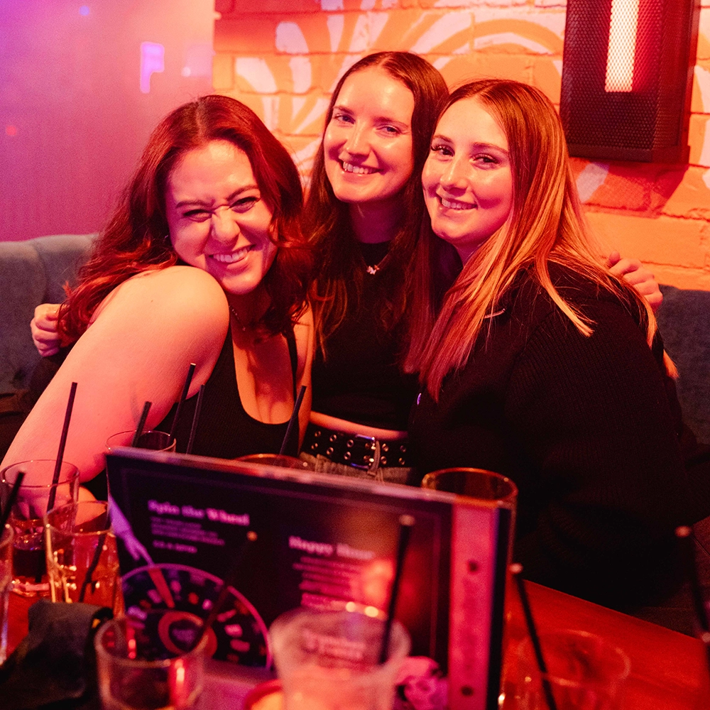 Happy Hour, Bottomless Brunch and Live Music & Live Sport at Bonnie Rogues Kingston