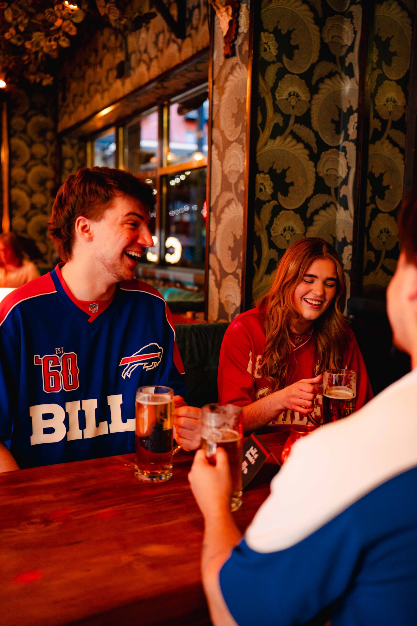 Live sports bar super bowl