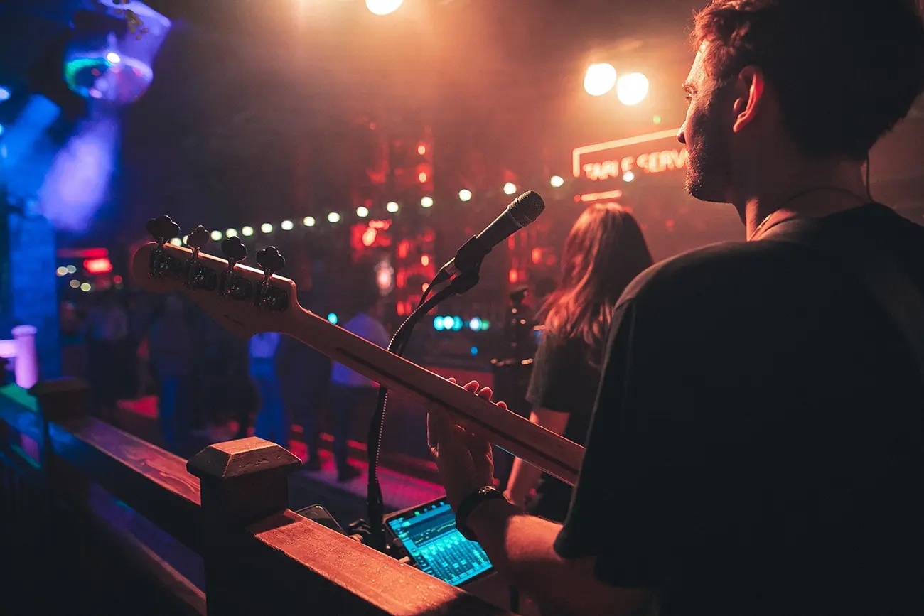 Live Music Weekly in Bonnie Rogues Cardiff
