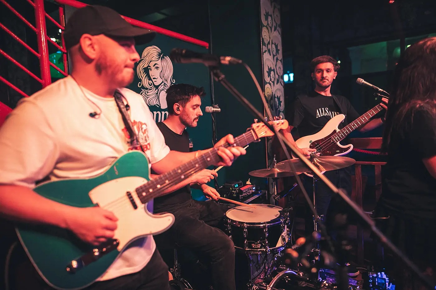 Full Live Bands in this bar in Swansea